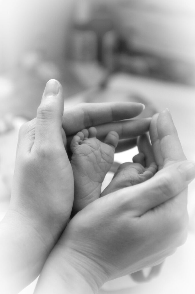 baby feet, hands, infant-402844.jpg